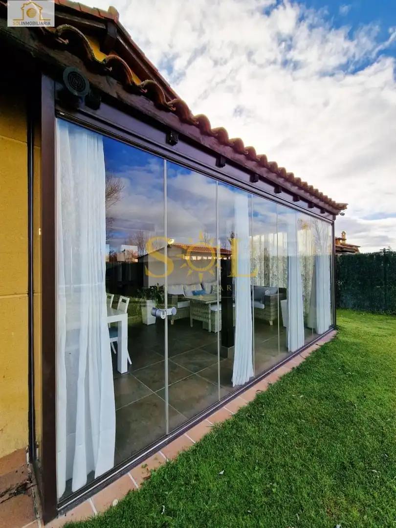 Terraza de Casa o chalet en venta en Villaquilambre con Calefacción, Jardín privado y Parquet