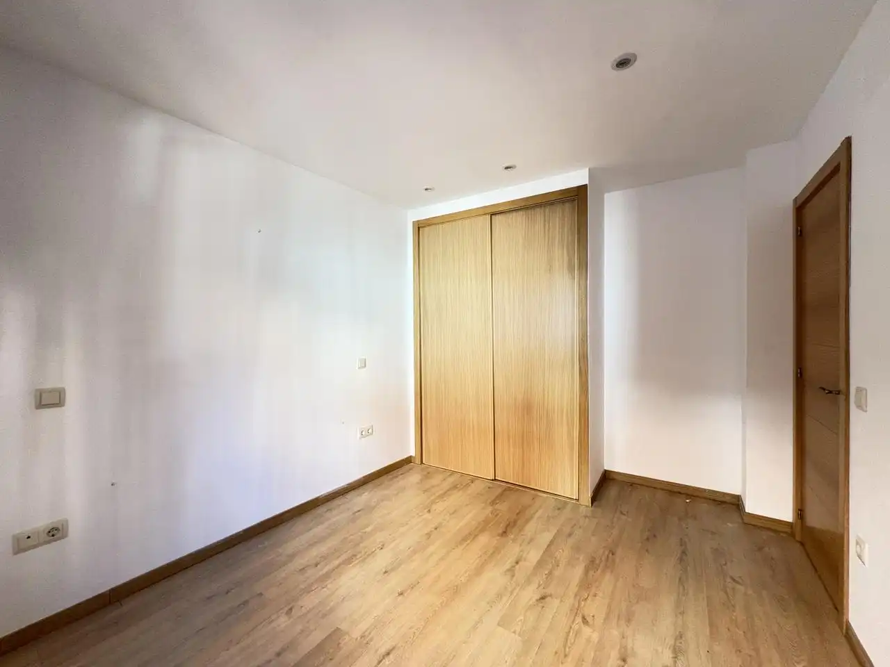 Ground floor for rent in Calle Juan Carlos I, Casco Antiguo