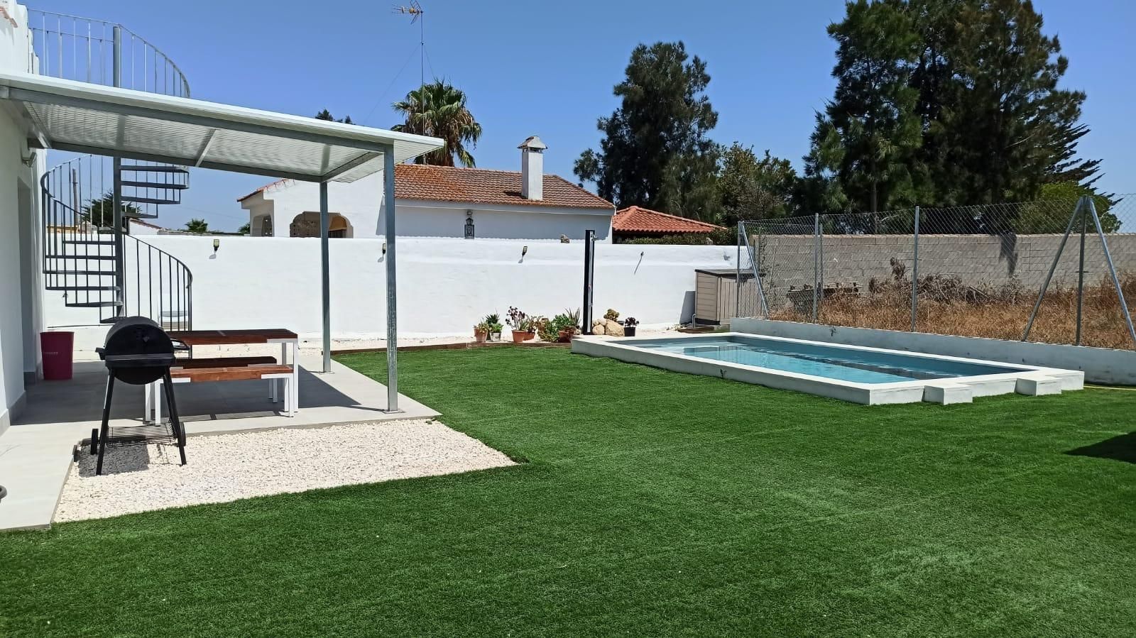 Piscina de Casa adosada de alquiler en Chiclana de la Frontera con Aire acondicionado y Piscina