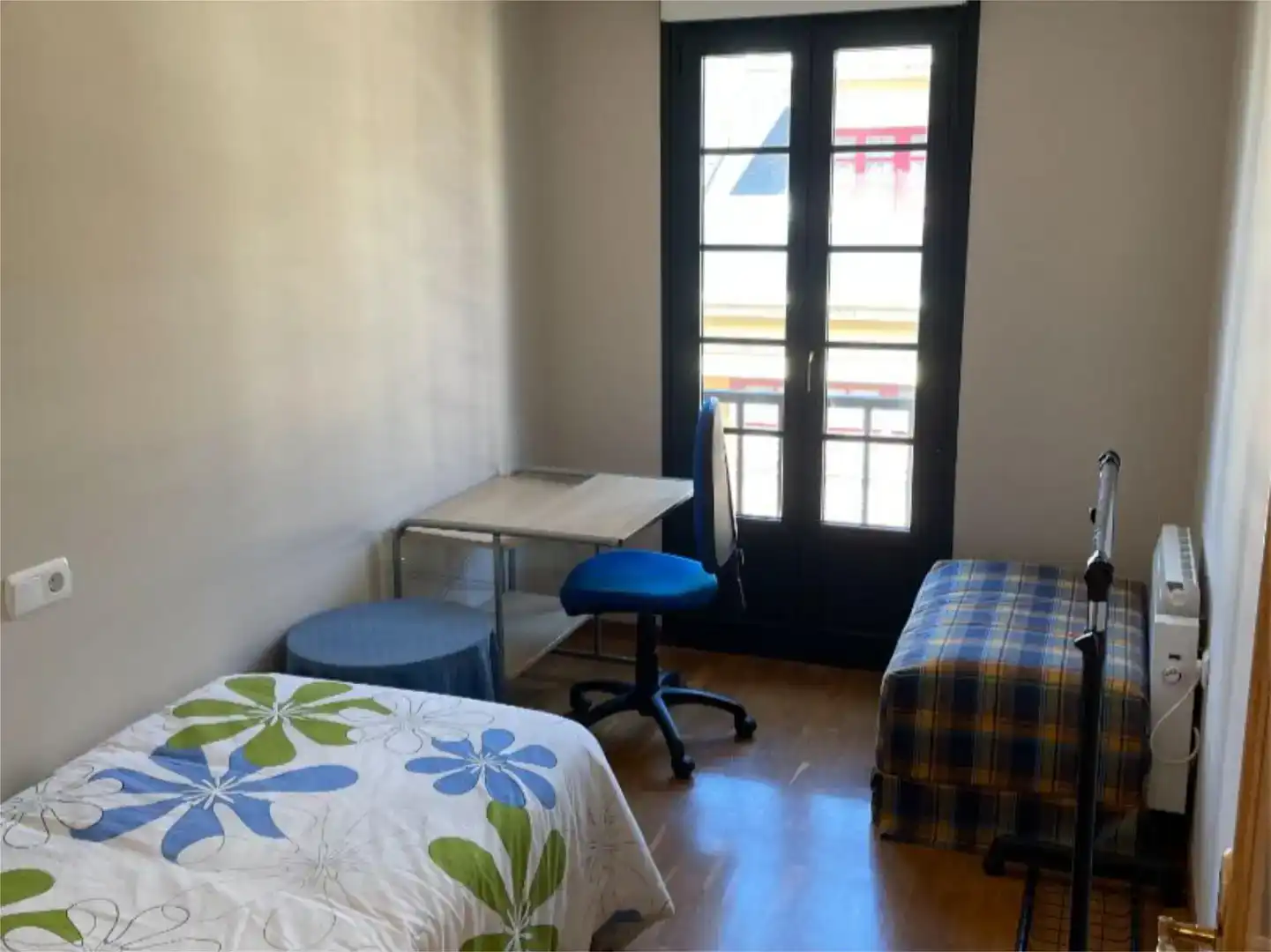 Schlafzimmer von Wohnung zur Miete in Castropol mit Balkon