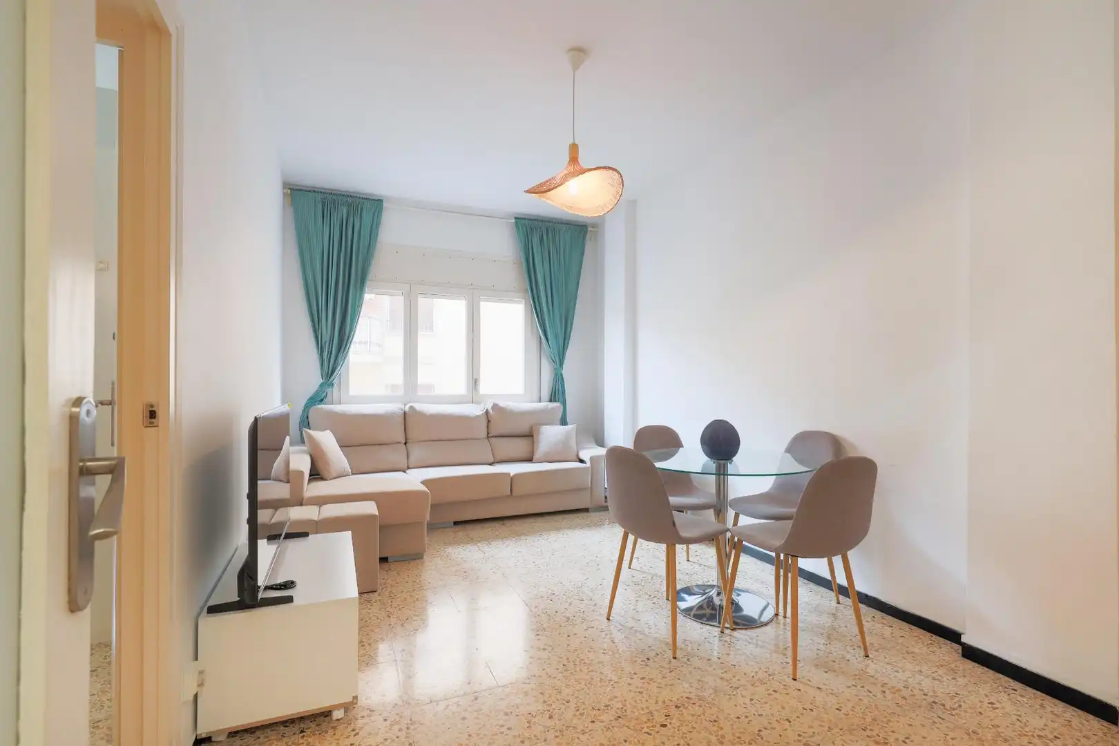 Sala d'estar de Pis de lloguer en Barcelona amb Balcó