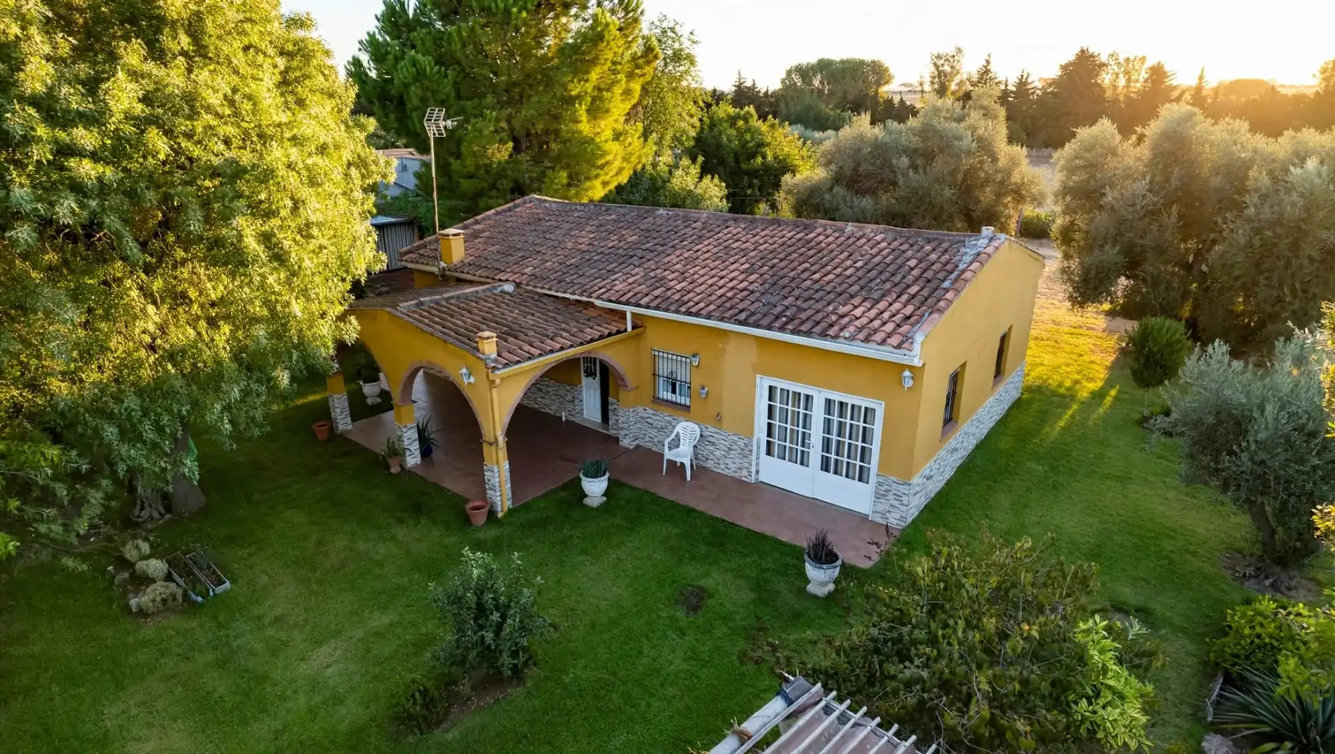 Chalet con jardín en venta en Dehesilla Calamón