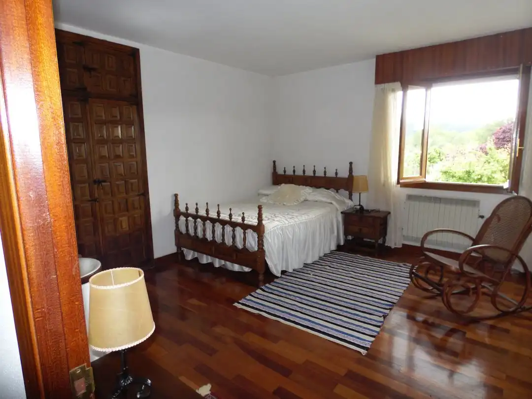 Habitación de Casa o chalet en venta en Villarcayo de Merindad de Castilla la Vieja con Calefacción, Terraza y Piscina