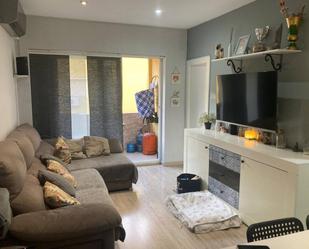 Living room of Flat for sale in Cornellà de Llobregat  with Air Conditioner, Heating and Parquet flooring