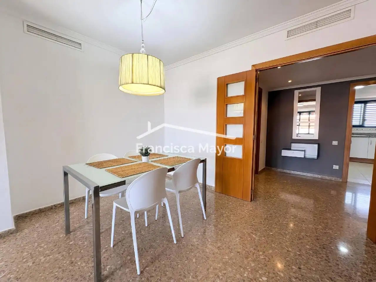 Comedor de Piso en venta en Valencia con Aire acondicionado, Amueblado y Piscina comunitaria