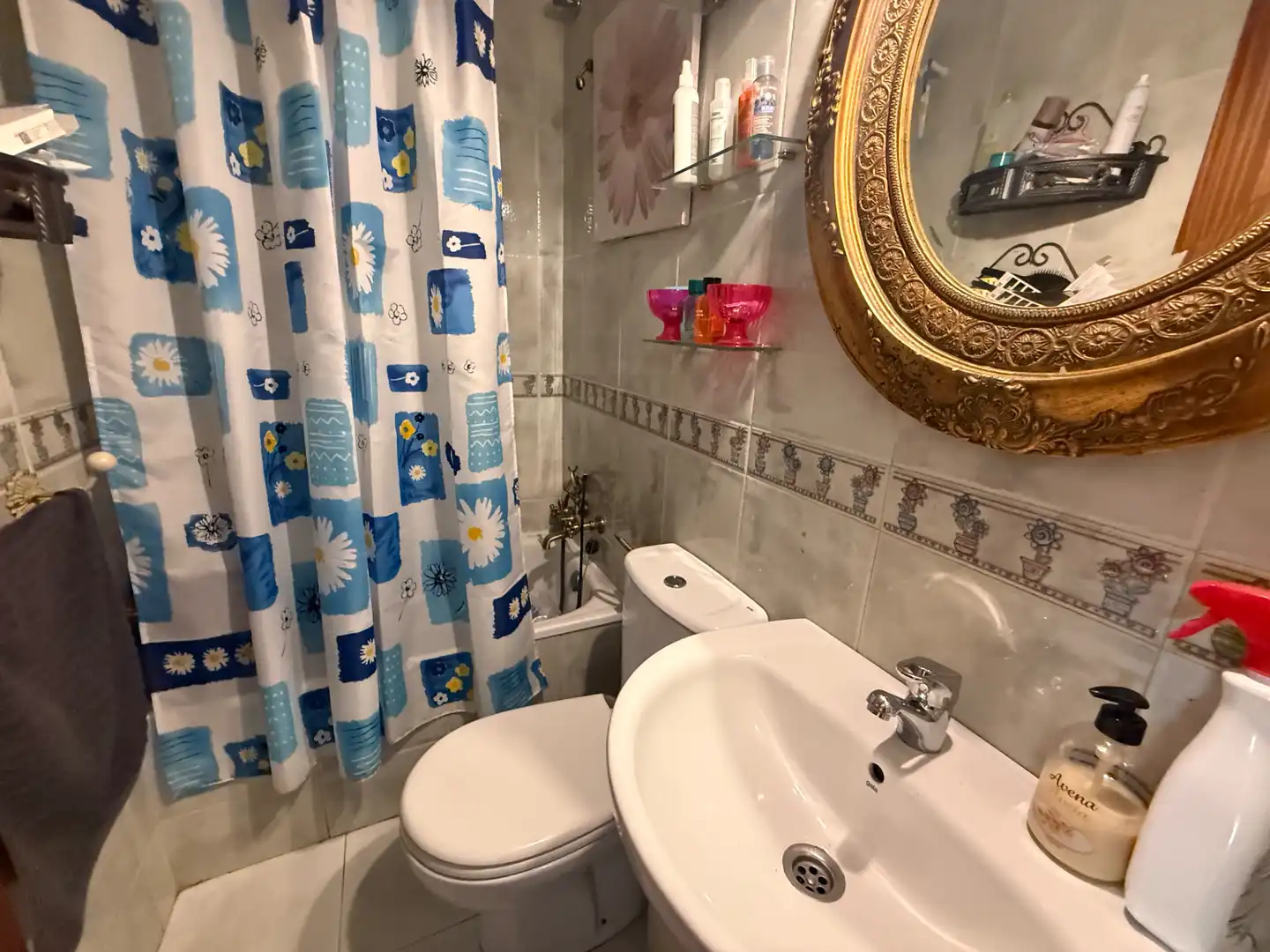 Badezimmer von Einfamilien-Reihenhaus zum Verkauf in Aljaraque mit Klimaanlage, Heizung und Privatgarten