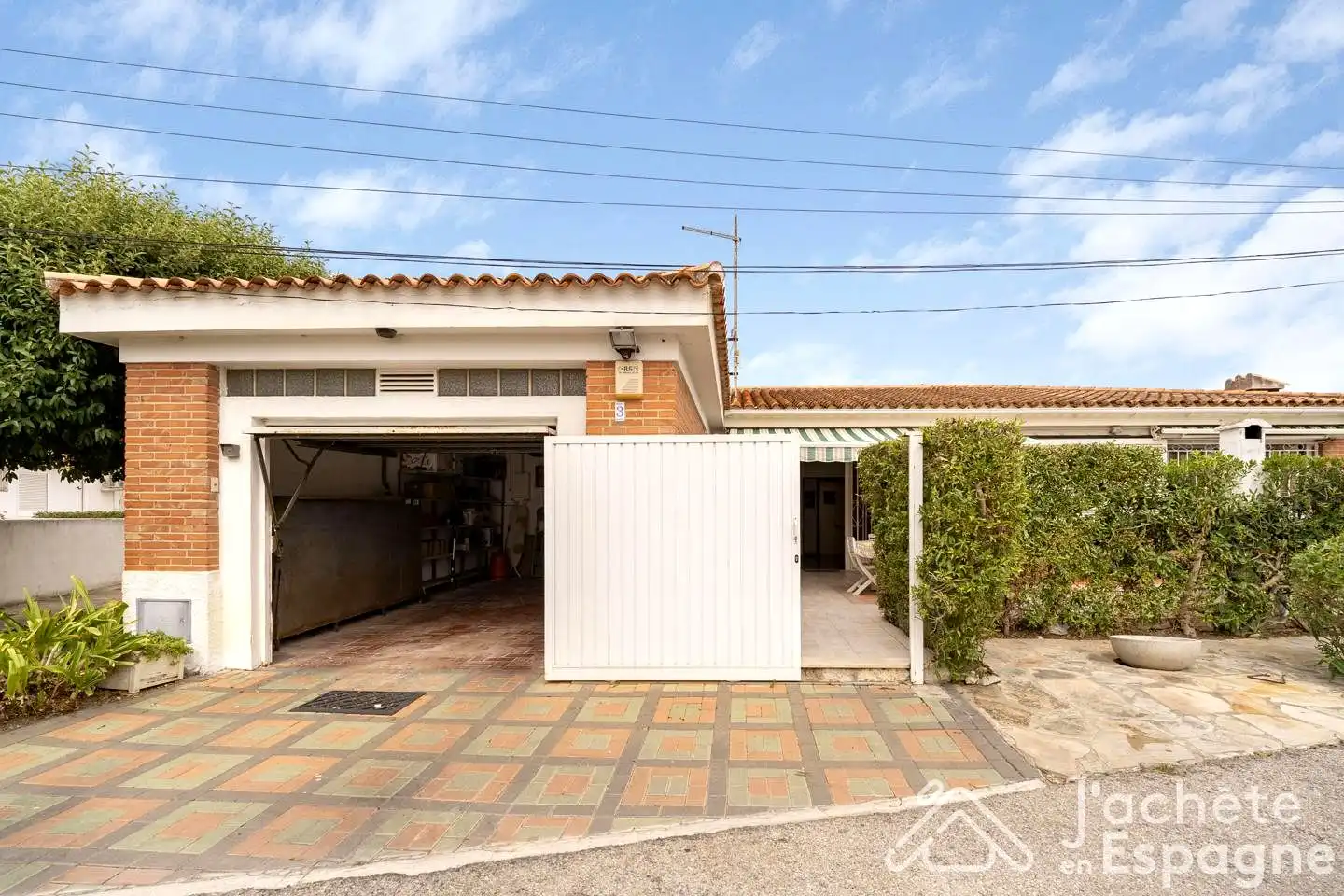 Vista exterior de Casa o xalet en venda en Vinaròs amb Aire condicionat, Calefacció i Jardí privat