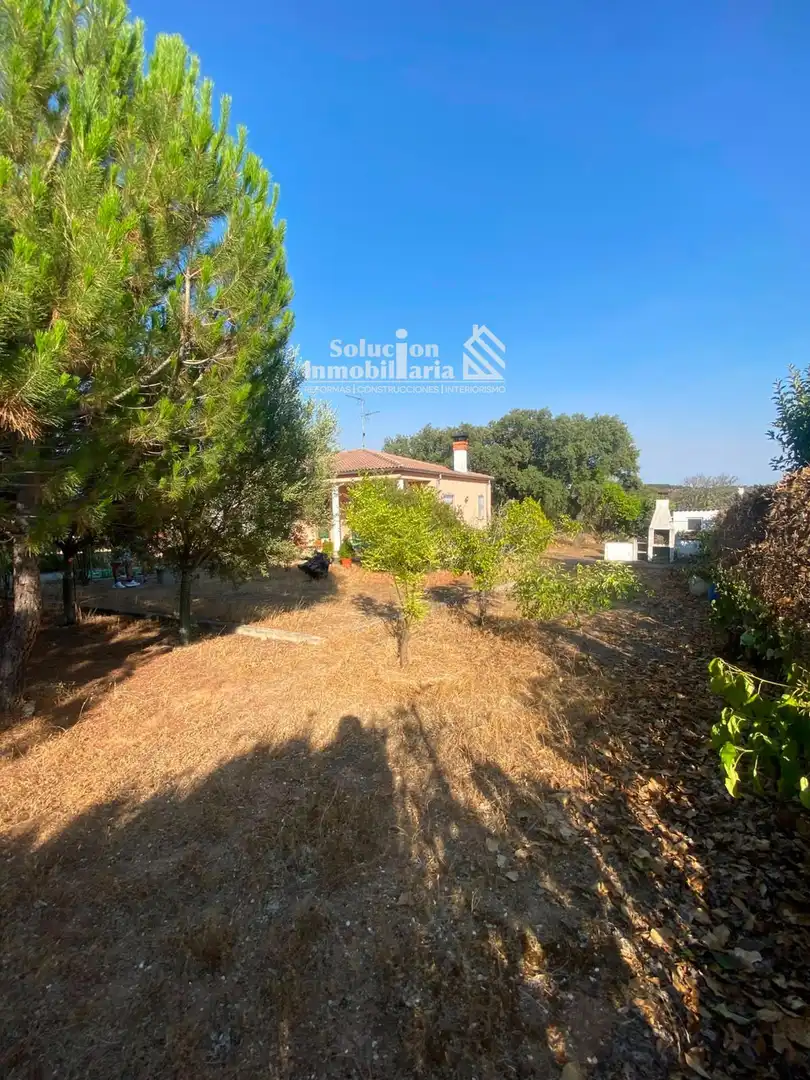 Jardí de Casa o xalet en venda en Calvarrasa de Arriba amb Traster i Moblat