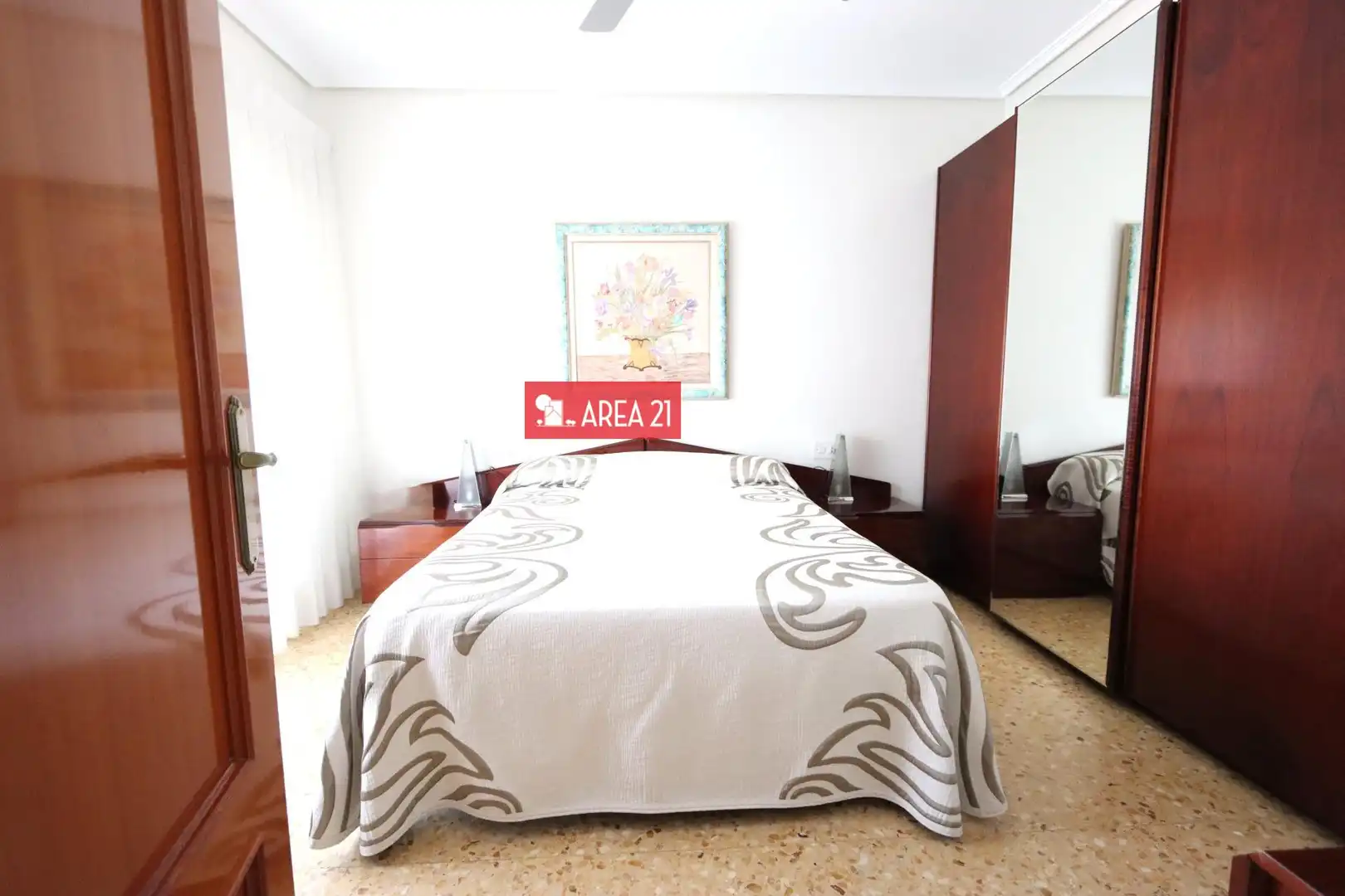 Habitación de Piso en venta en La Pobla de Vallbona con Balcón