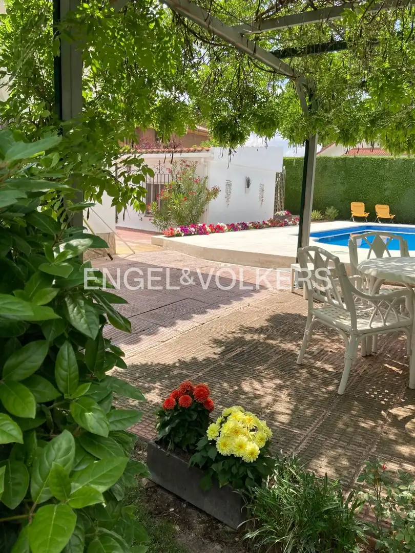 Terrassa de Casa o xalet en venda en Boadilla del Monte amb Aire condicionat, Calefacció i Jardí privat