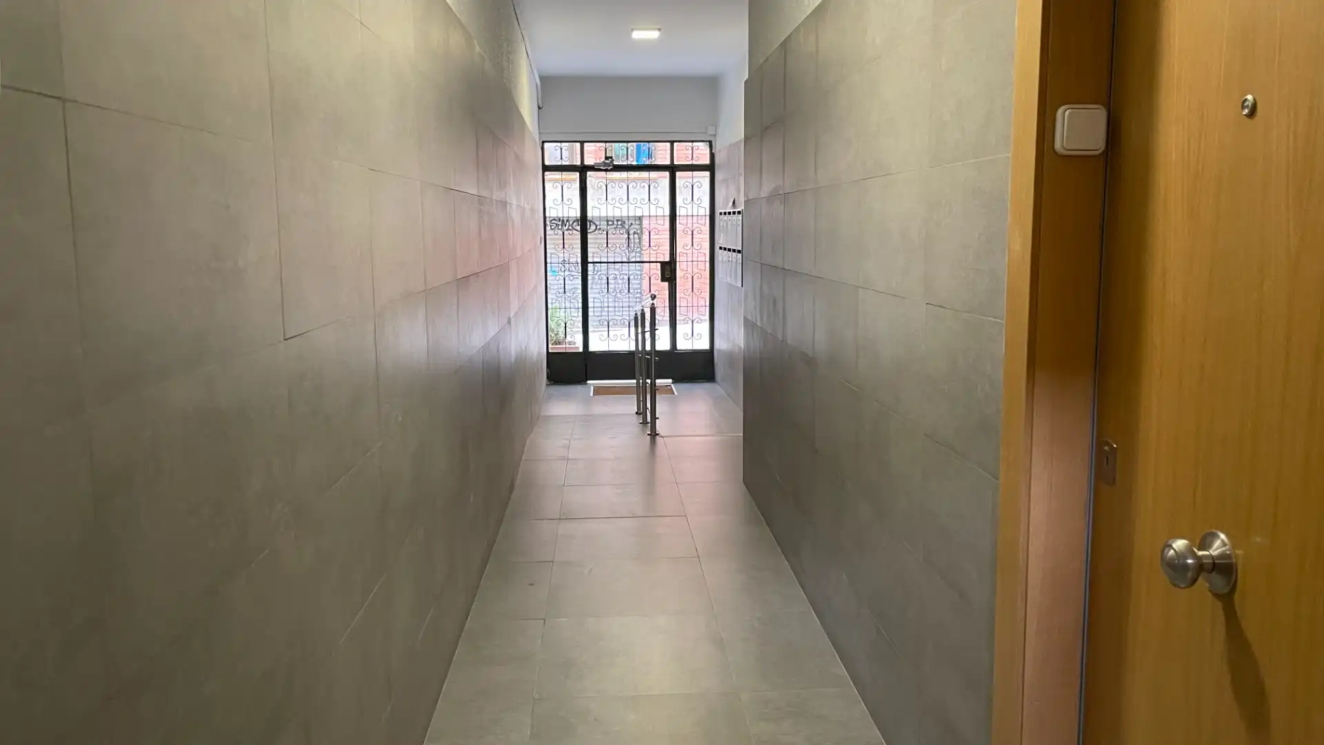 Planta baixa en venda en Barcelona amb Calefacció, Forn i Alarma