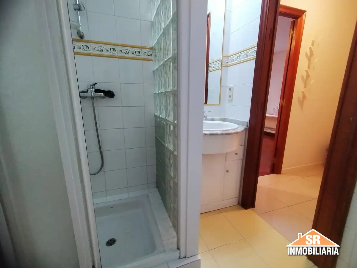 Bathroom of Apartments for rent in A Coruña Capital   with Heating, Oven and Washing machine