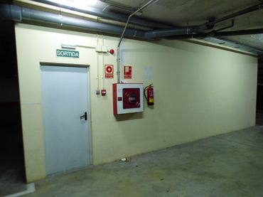 Parking avec ascenseur à vendre à Paper