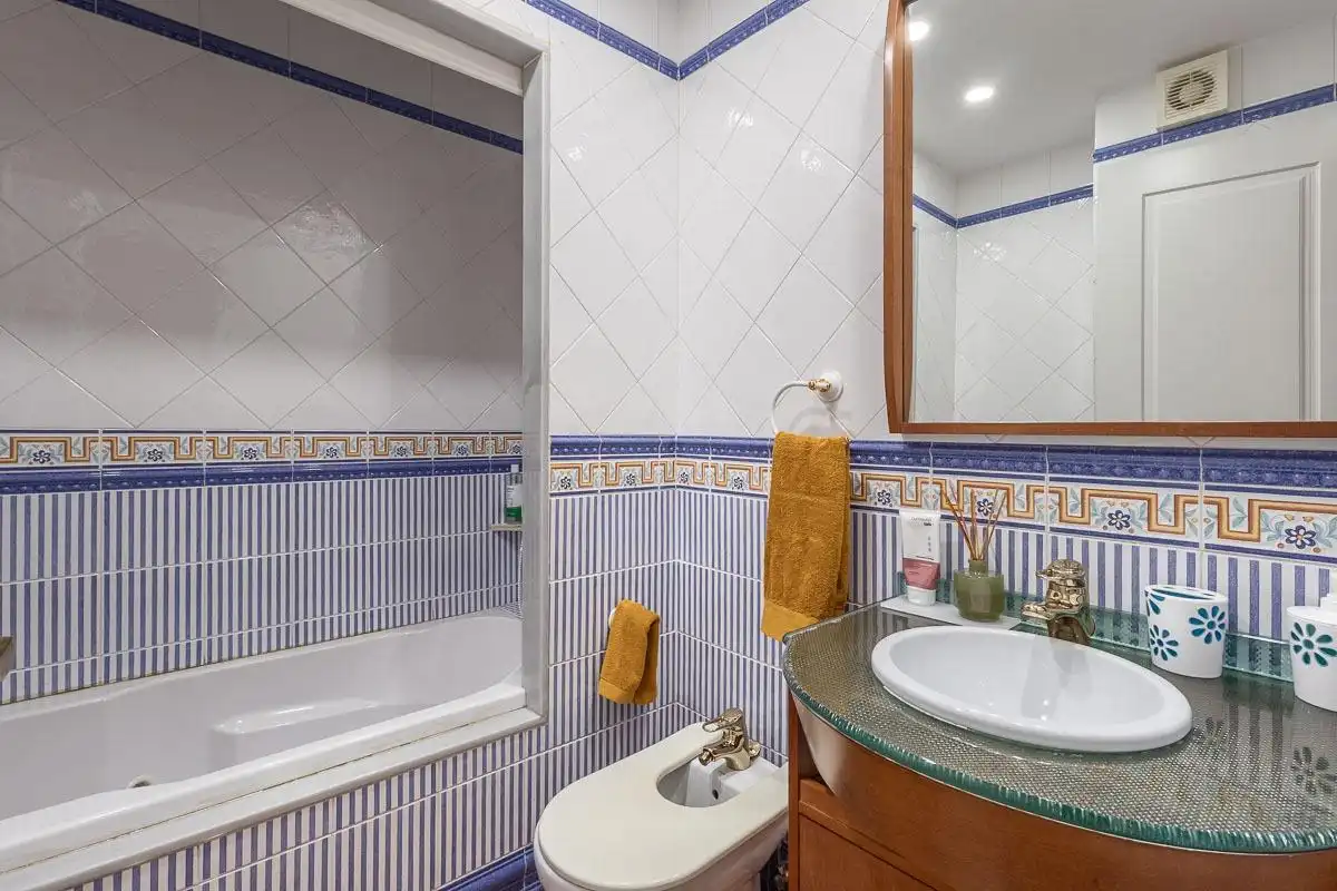 Baño de Piso en venta en Granada con Aire acondicionado, Calefacción y Trastero