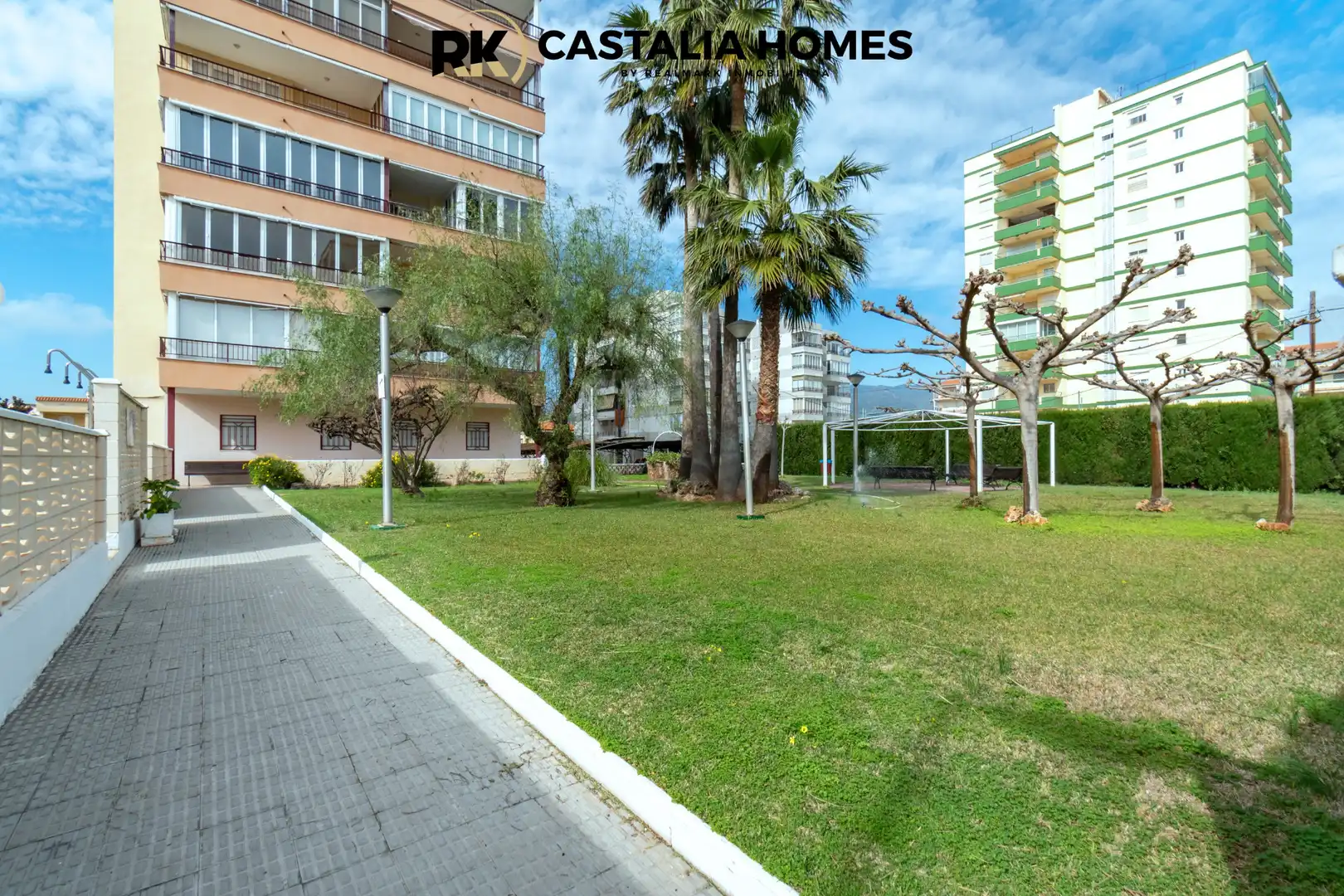 Vista exterior de Apartamento en venta en Benicasim / Benicàssim con Terraza y Piscina comunitaria