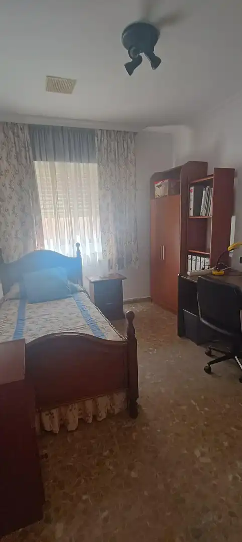 Dormitori de Casa adosada en venda en Algeciras amb Aire condicionat, Moblat i Alarma