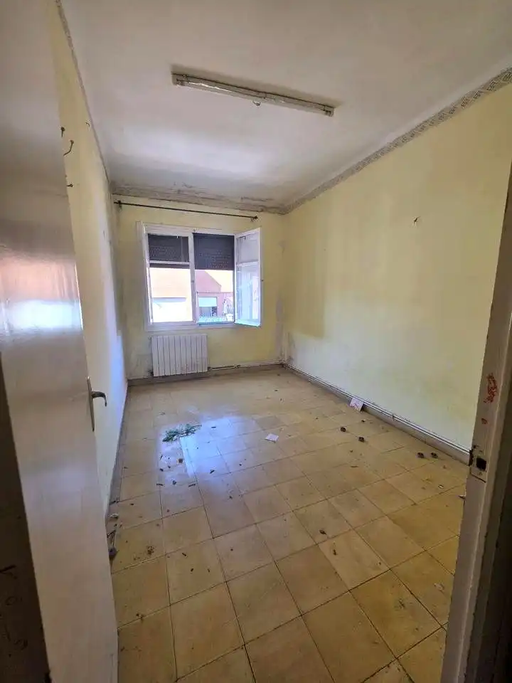 Dormitori de Apartament en venda en  Logroño amb Calefacció