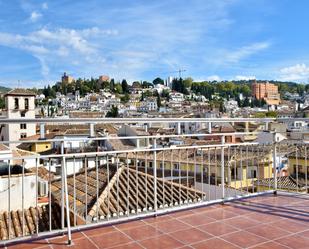 Vista exterior de Àtic de lloguer en  Granada Capital amb Terrassa