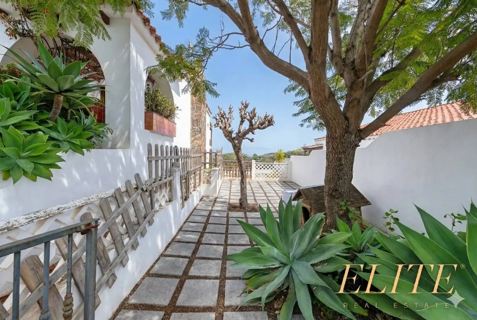 Vista exterior de Casa o xalet en venda en Santa Brígida amb Calefacció, Jardí privat i Terrassa