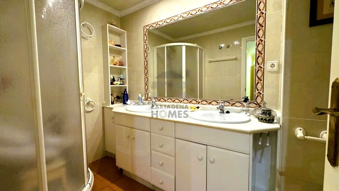 Bathroom of Flat for sale in Cartagena  with Air Conditioner, Parquet flooring and Storage room