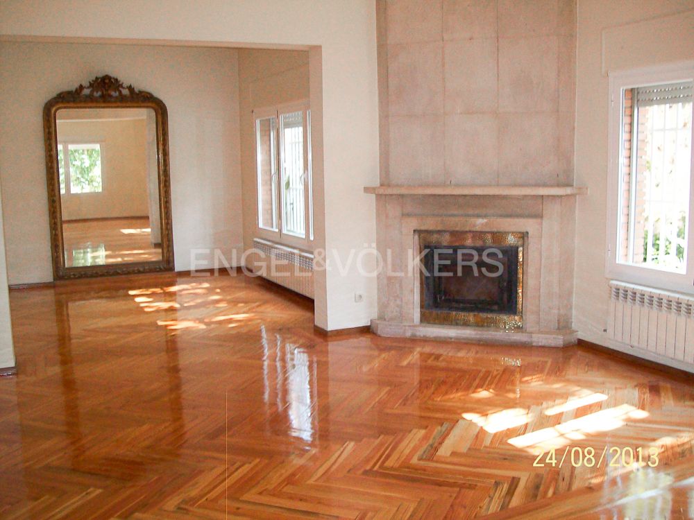 Living room of House or chalet to rent in  Madrid Capital  with Air Conditioner, Heating and Private garden
