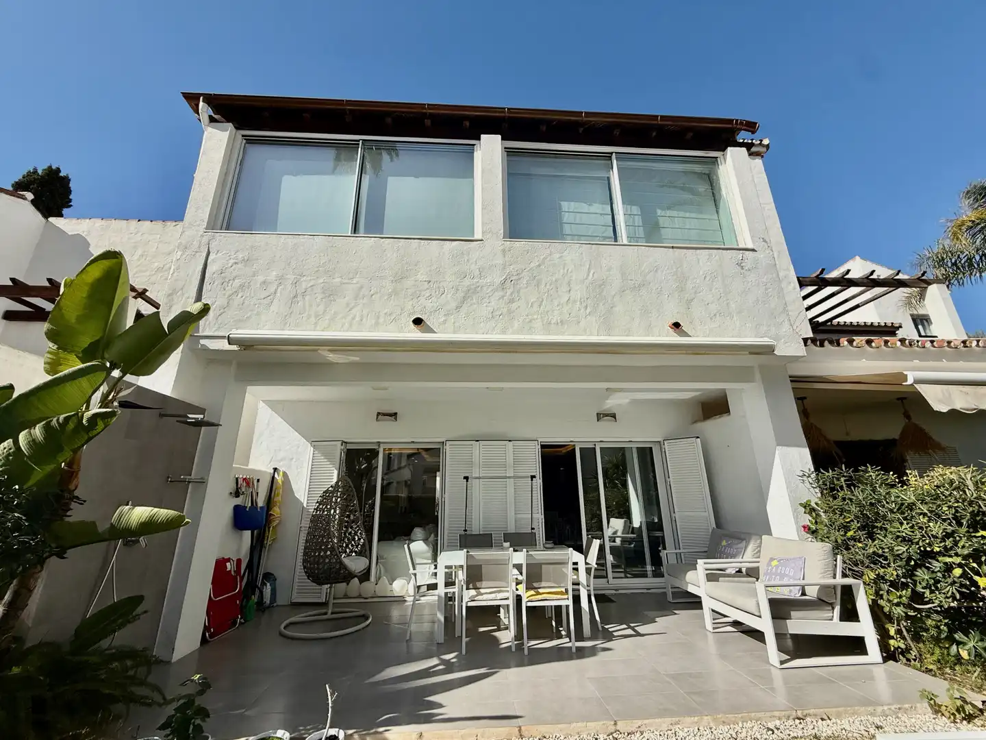 Vista exterior de Casa adosada de alquiler en Marbella con Calefacción, Piscina y Amueblado