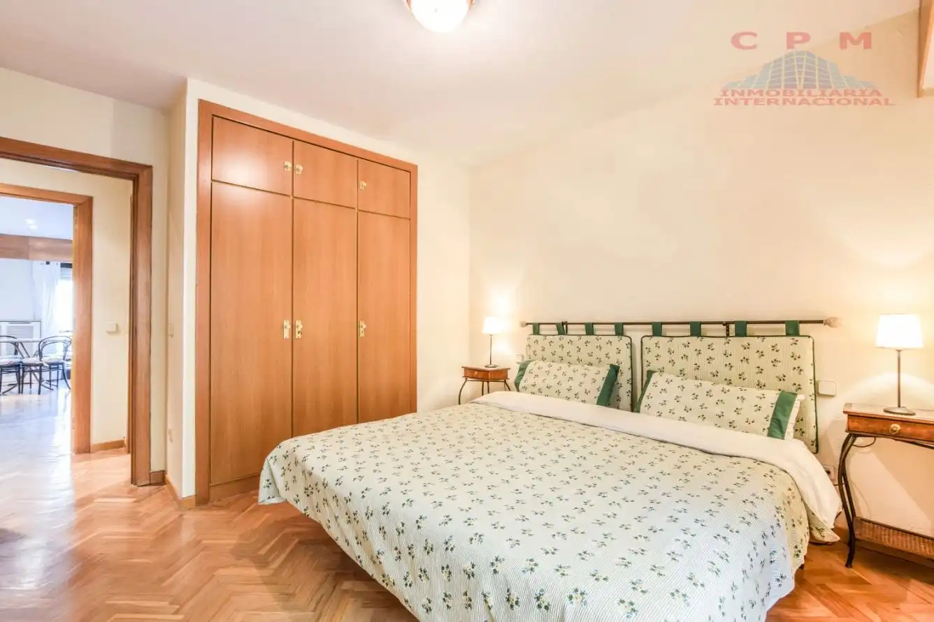 Bedroom of Flat for rent in Madrid  with Air Conditioner, Heating and Parquet flooring