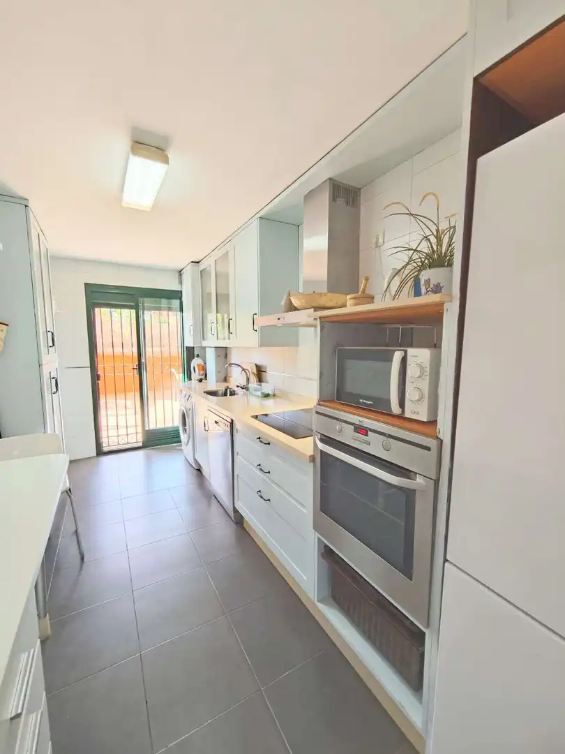 Cocina de Planta baja en venta en Vélez-Málaga con Terraza, Piscina y Amueblado