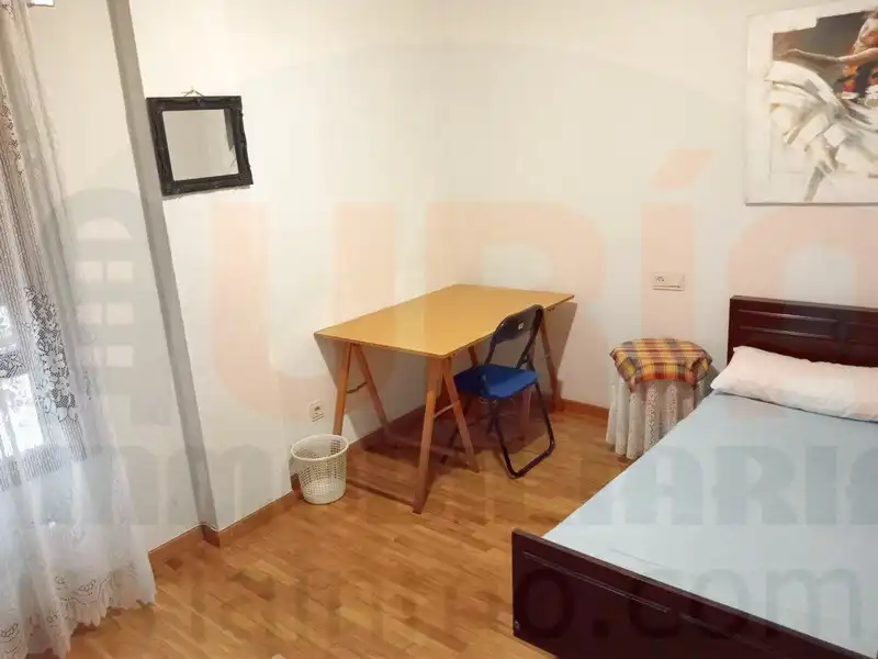 Schlafzimmer von Wohnung zur Miete in Oviedo  mit Heizung, Möbliert und Ofen