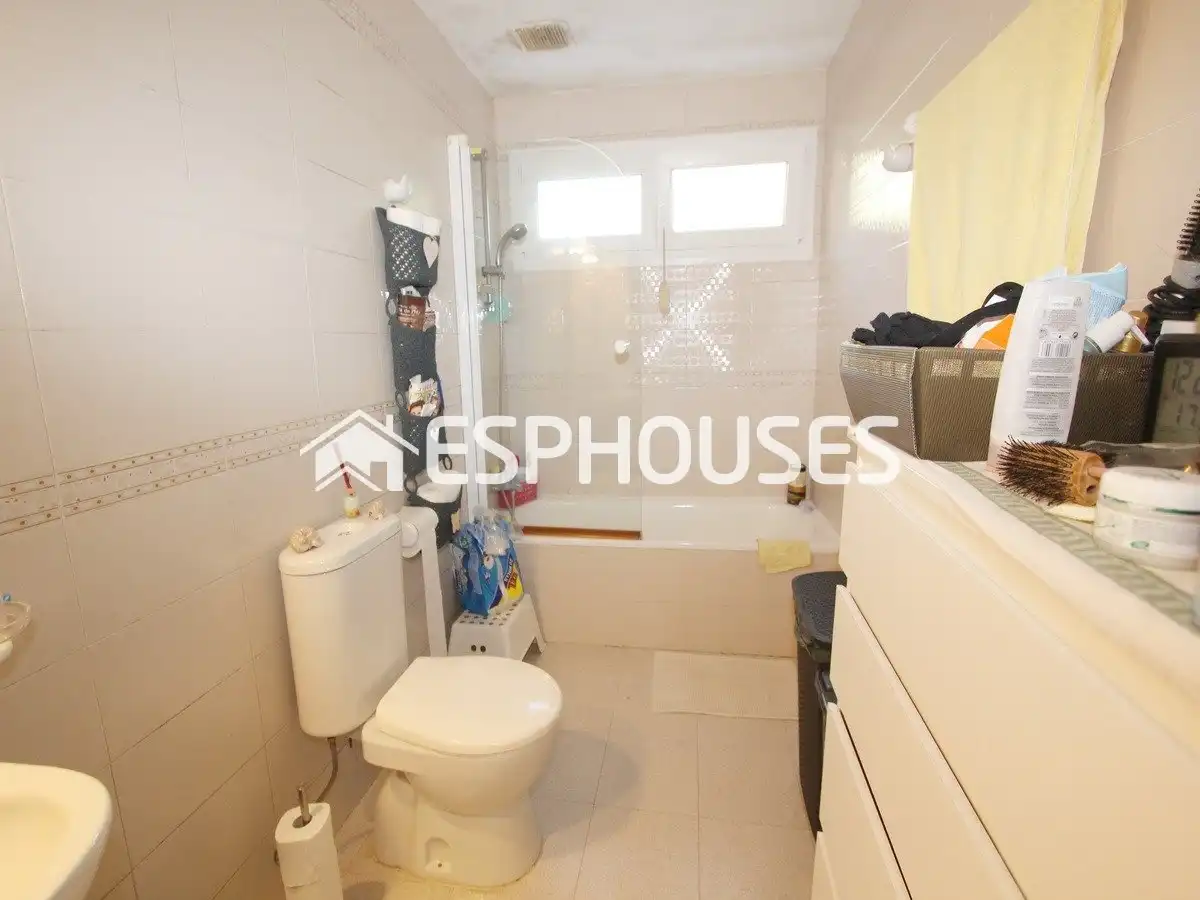 Bathroom of Houses for sale in Altea  with Air Conditioner, Swimming Pool and Furnished