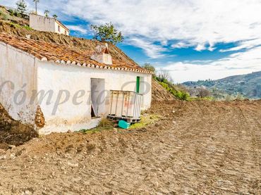 Casa rústica con jardín en venta en Cómpeta