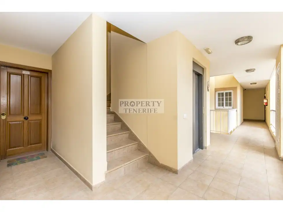 Piso en venta en Arona con Terraza y Piscina