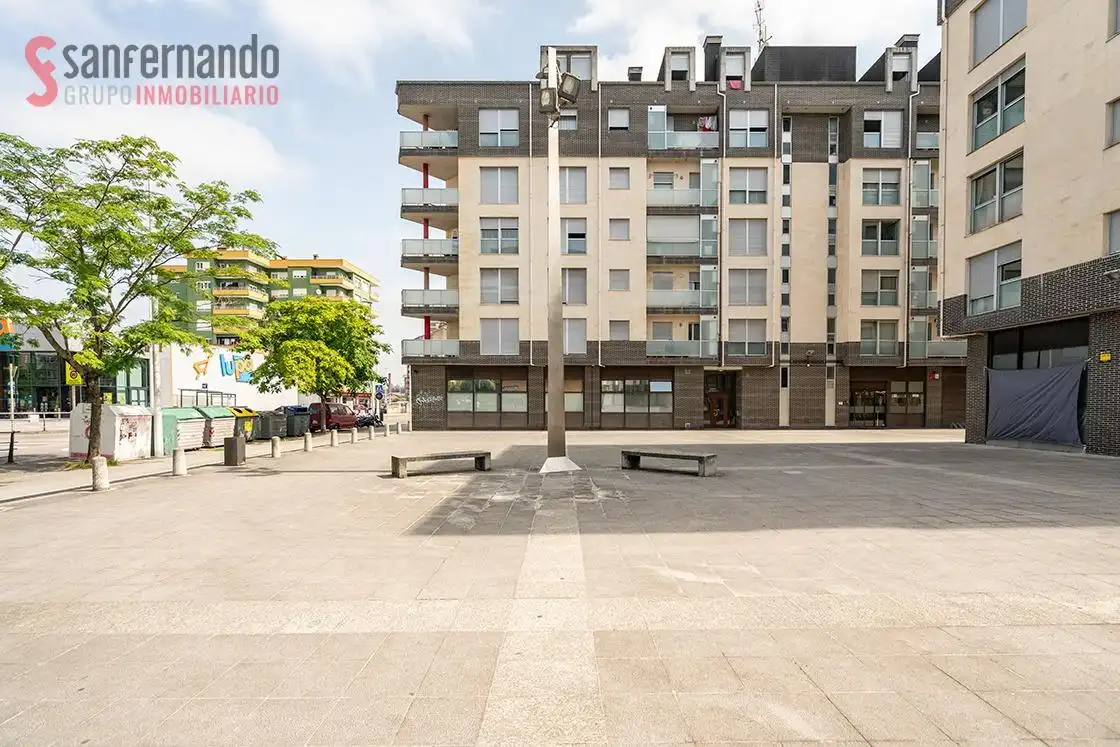 Vista exterior de Dúplex en venta en Torrelavega  con Calefacción, Trastero y Balcón
