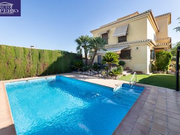 Villa con piscina in vendita a Calle ALMECES