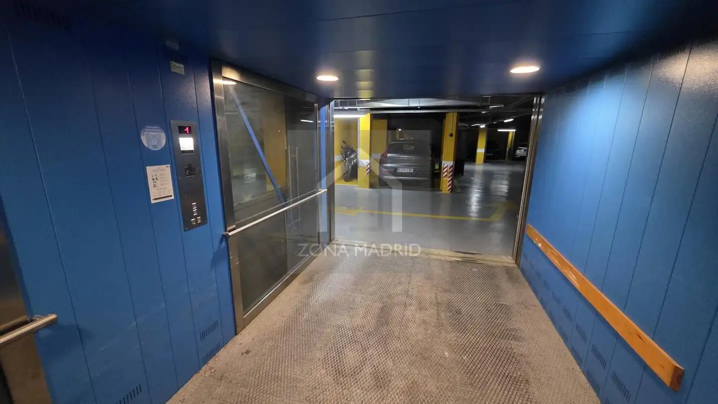 Parking for sale in Calle de Alonso Heredia, imagen 6