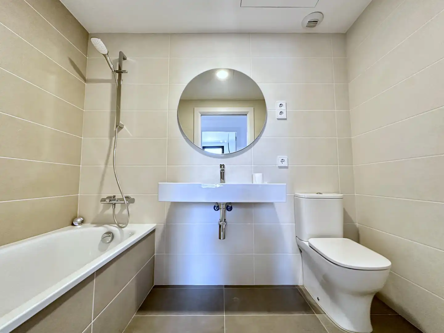 Badezimmer von Wohnung zum Verkauf in Badalona mit Klimaanlage, Heizung und Parkett