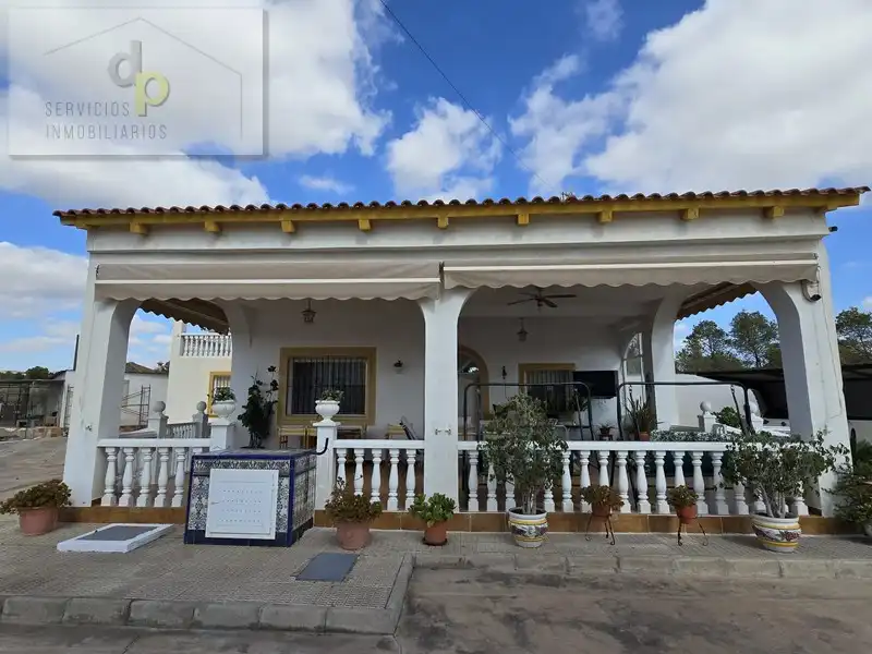 Vista exterior de Casa o xalet en venda en Elche / Elx amb Aire condicionat, Jardí privat i Terrassa