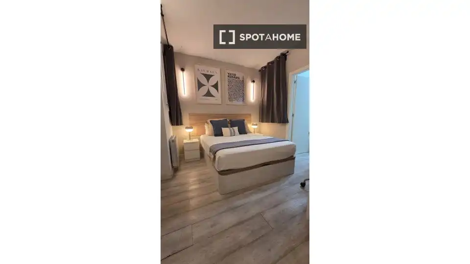 Bedroom of Flat for rent in Barcelona  with Air Conditioner, Heating and Furnished