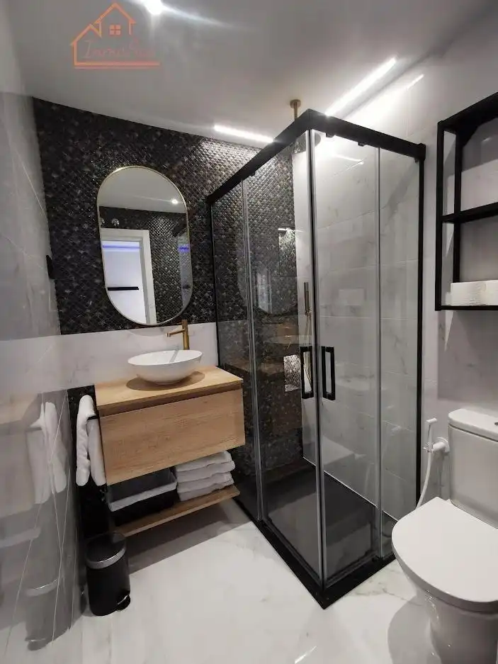 Badezimmer von Wohnung zur Miete in Madrid mit Klimaanlage, Heizung und Möbliert