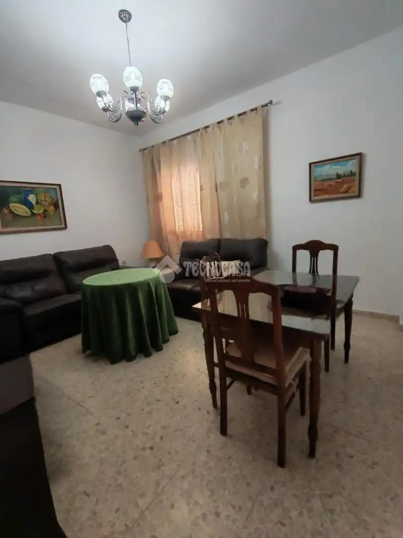 Sala d'estar de Casa adosada en venda en Marchena amb Aire condicionat