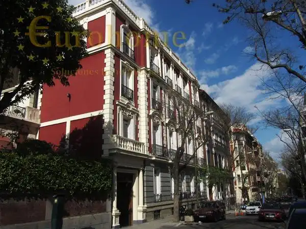 Oficina en venda a Almagro