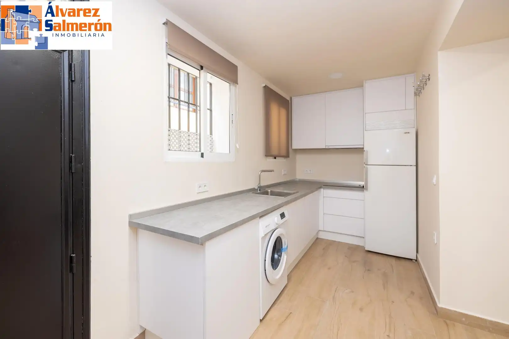 Kitchen of Flat for sale in Granada