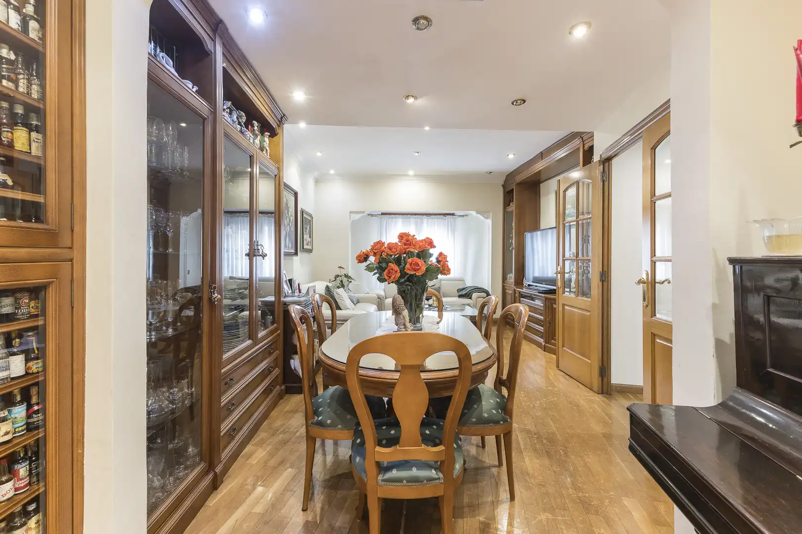 Comedor de Casa adosada en venta en Barcelona con Calefacción