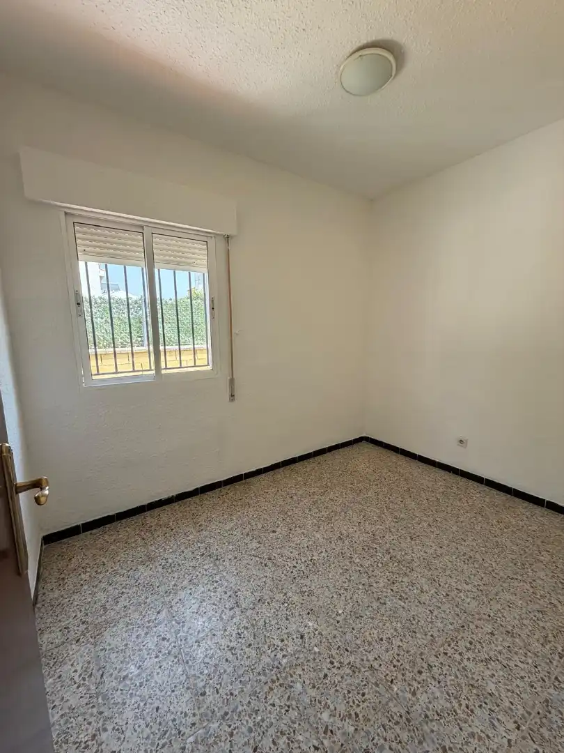 Dormitori de Casa adosada en venda en Mairena del Aljarafe amb Piscina comunitària