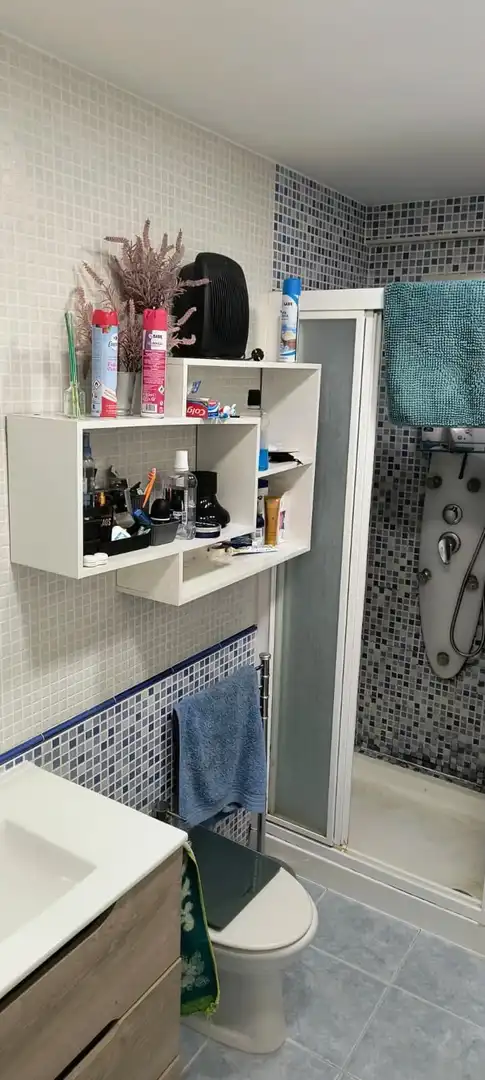 Bathroom of Flat for rent in Cuenca  with Heating and Furnished
