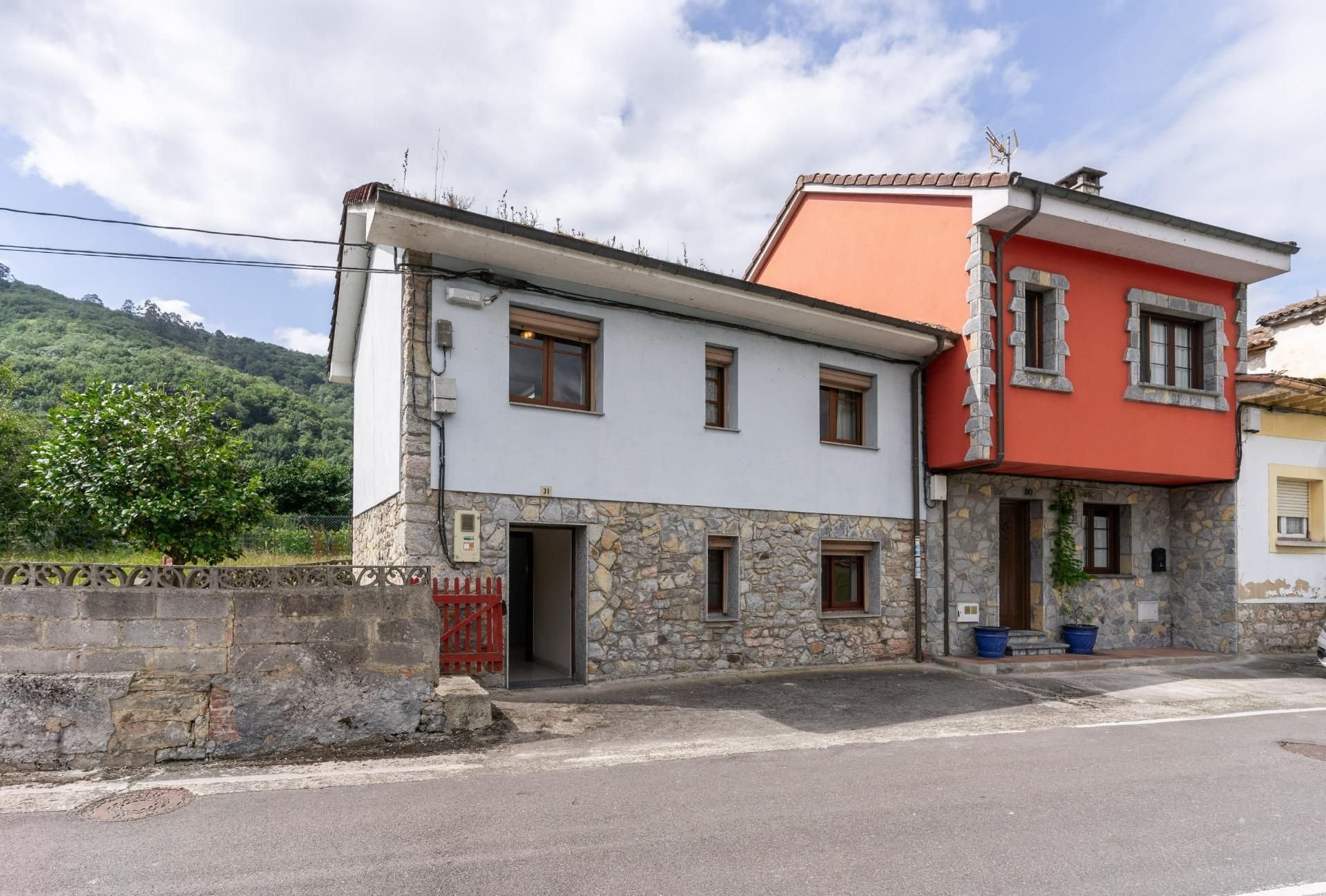 Vista exterior de Casa adosada en venta en Ribera de Arriba con Calefacción, Terraza y Trastero