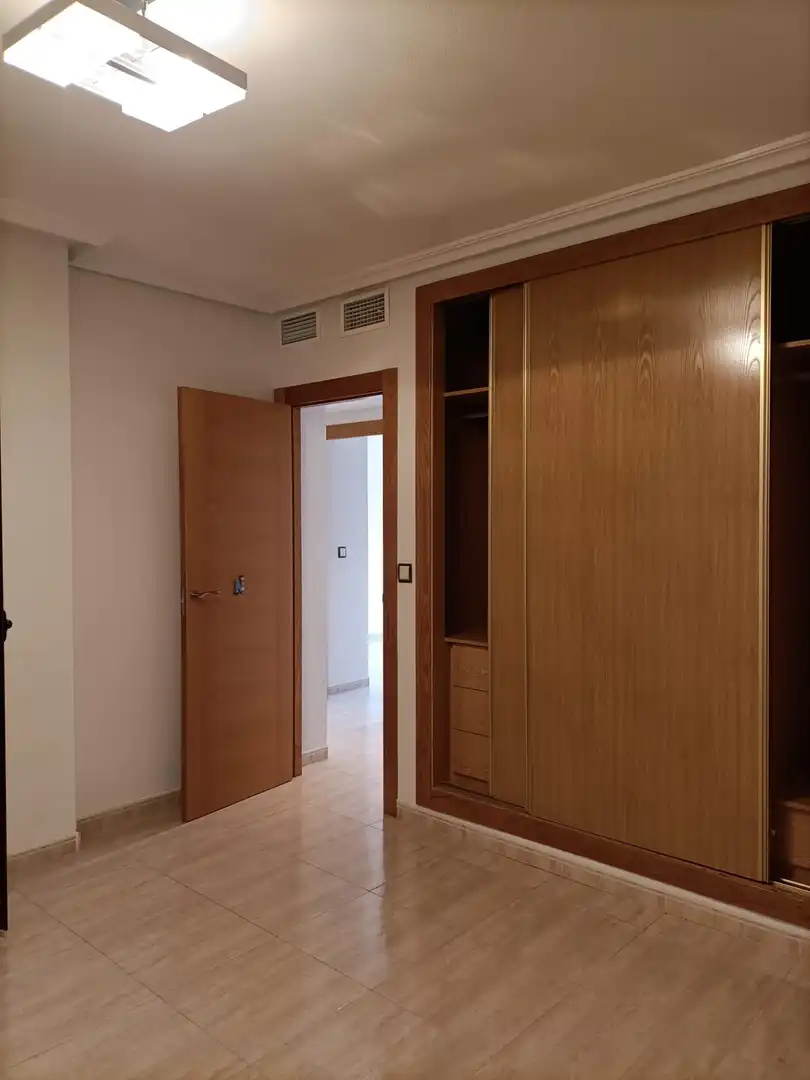 Habitación de Apartamento de alquiler en Murcia con Aire acondicionado, Calefacción y Balcón