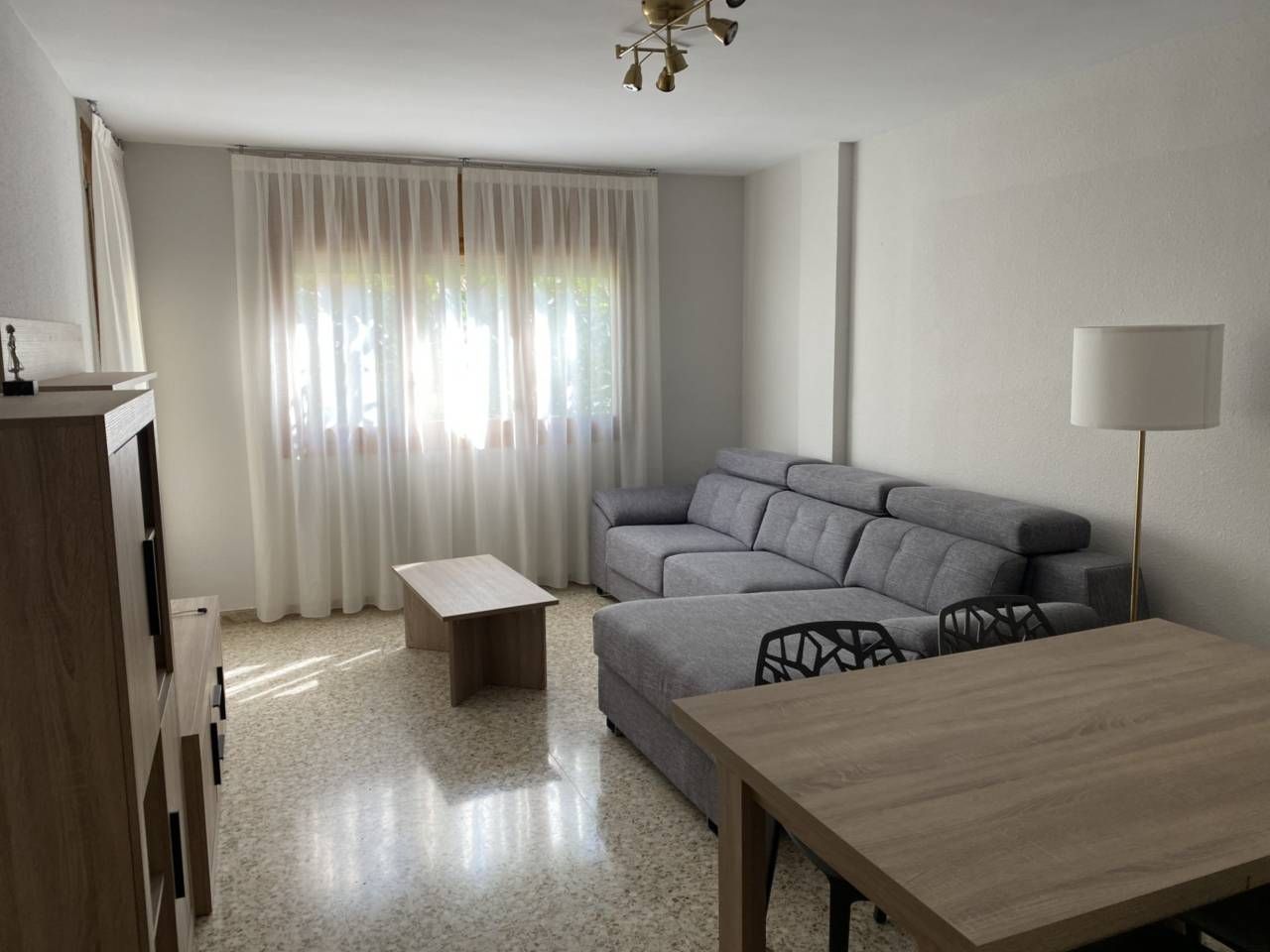 Sala d'estar de Pis de lloguer en Alcañiz amb Calefacció, Terrassa i Moblat