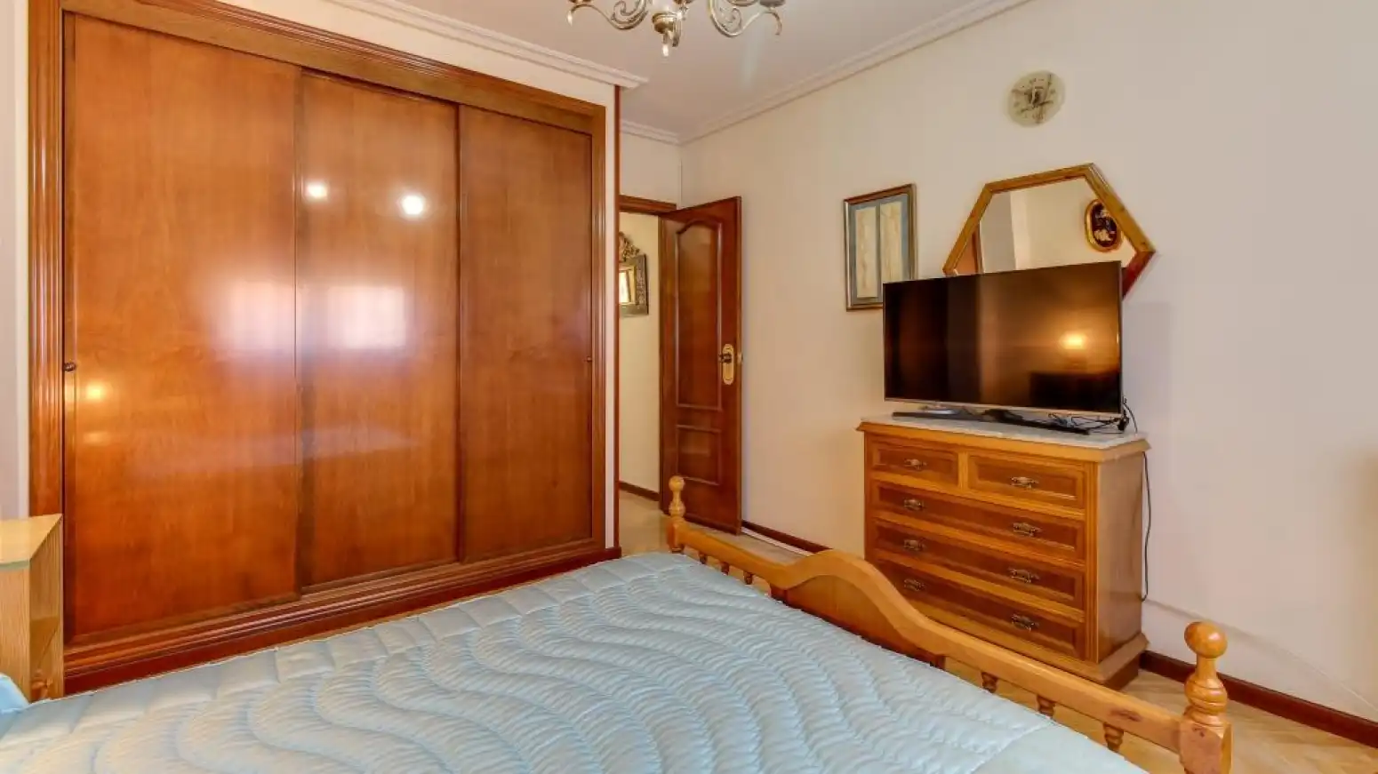 Habitación de Casa adosada en venta en Salamanca con Calefacción, Jardín privado y Parquet