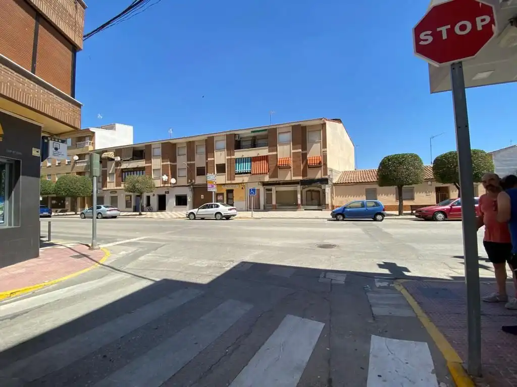 Local comercial en venta en Calle Santa Ana 68, imagen 2